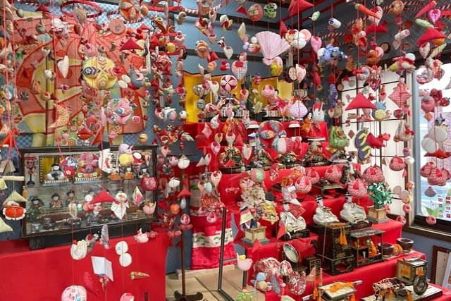 【静岡・東伊豆】歴史あるつるし飾り作り！カップルやご夫婦、お子さんやお孫さんとの体験も大歓迎です！