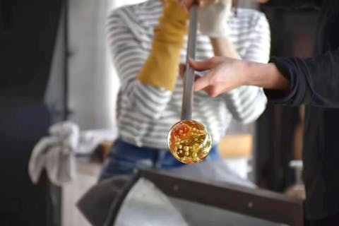 【和歌山・南紀白浜・吹きガラス体験】アドベンチャーワールドから車で5分！窯から巻き取った柔らかいガラスで素敵なグラスを作りましょう！