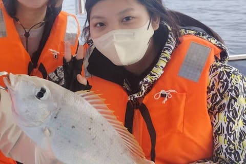 【沖縄・糸満・釣り船】クルーザーチャーター船釣り体験 ♪那覇空港から車で20分／初心者歓迎！仕掛け・餌・釣り方優しくサポート♪大型高級魚も釣れたりします！＜魚調理店紹介＞