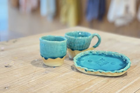 【沖縄・本部町・絵付け　JUNGLIA OKINAWA】（夏休み限定！）手びねり体験 『青の器』世界にひとつの沖縄ブルーの器を作ろう！沖縄の白土を使ったやちむん手びねり体験