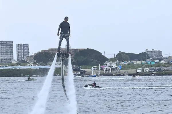 神奈川・平塚市・ジェットブレード】初心者でも空を飛べる！？平塚の海