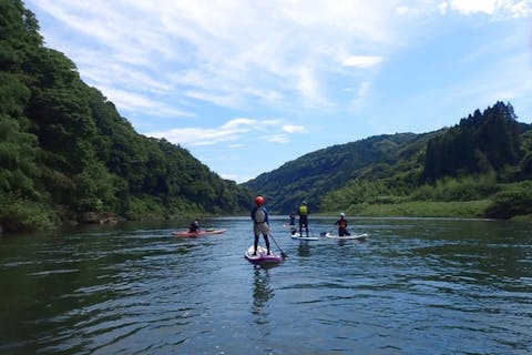 【栃木県・那珂川・SUP】毎回1組限定で半日貸切！里山を流れる自然豊かな那珂川をSUPで川下り！ちょっとドキドキのアドベンチャー！～ファミリー、カップル、お友達同士におすすめ～