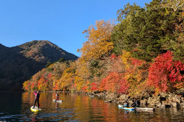 【日光・中禅寺湖・ビッグSUP】３〜７名の1組限定で貸切150分！中禅寺湖を安心のビッグSUPで巡ってみよう！自然と歴史が織りなす、癒やしと感動のひとときを♪～ファミリー、お友達同士におすすめ～