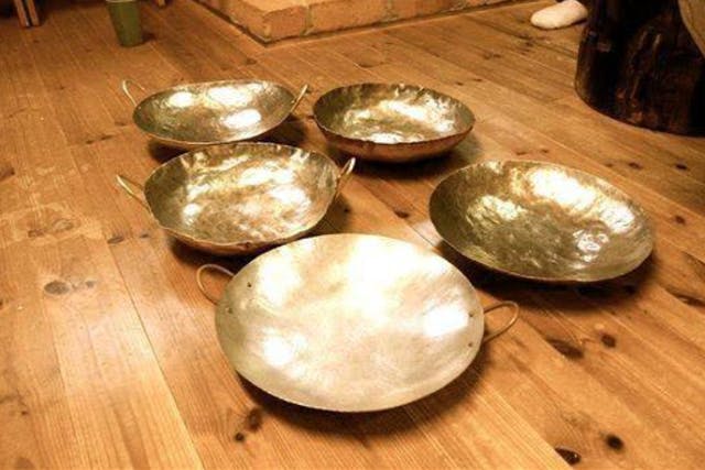 【新潟・鎚起銅器銅鍋づくり体験】一枚の銅板を叩いて、末長く使える銅鍋をつくります！