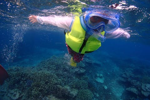 【沖縄・伊良部島・シュノーケリング】シュノーケリング専用ボートで行く！八重干瀬（ヤビジ）の青の洞窟シュノーケリングツアー！！