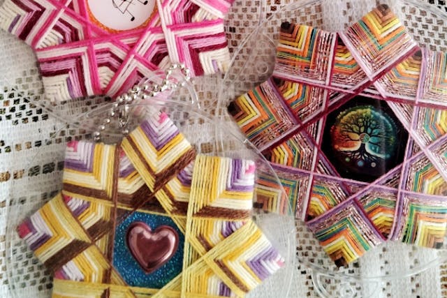 【北海道・旭川・糸掛け曼荼羅】糸掛け曼荼羅体験と人気糸掛けコースターかバックチャームどちらか選んで2点作ります