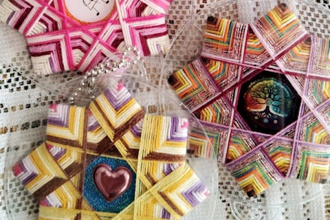 【北海道・旭川・糸掛け曼荼羅】糸掛け曼荼羅体験と人気糸掛けコースターかバックチャームどちらか選んで2点作ります