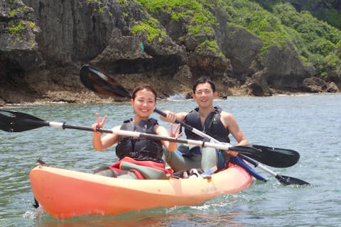 【沖縄・恩納村・シュノーケリング】プライベートビーチから開催！シーカヤックで行く青の洞窟シュノーケルツアー！ /ファミリー・カップル・女性・おすすめ！