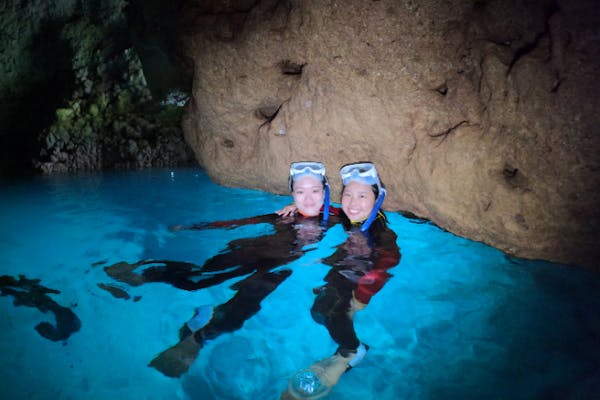 初心者OK・少人数制（最大8名）】 シーカヤックで行く青の洞窟