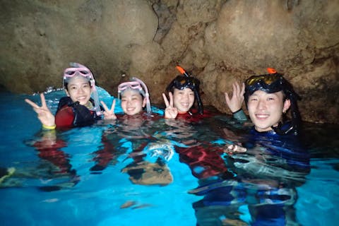 【沖縄・恩納村・シュノーケリング】青の洞窟探検シュノーケリングツアー/ファミリー・カップル・女性・おすすめ！
