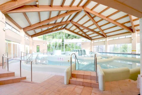 【岐阜・土岐・温泉&陶芸の初マッチング！】貸切個室で気兼ねなく！《平日限定》電動ろくろと温泉でリフレッシュ！曽木温泉バーデンパークSOGIコラボプラン4～6名様　冷暖房完備