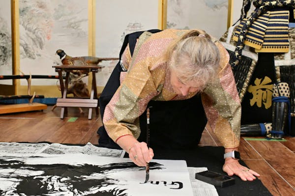Osaka castle】Learning Bushido & Zen at Samurai Calligraphy