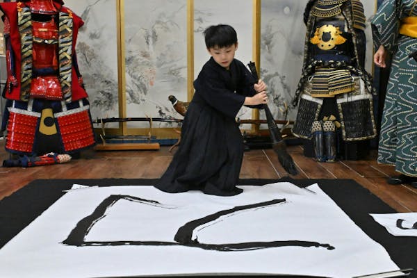 Osaka castle】Learning Bushido & Zen at Samurai Calligraphy
