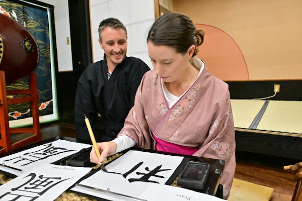 Osaka castle】Learning Bushido & Zen at Samurai Calligraphy