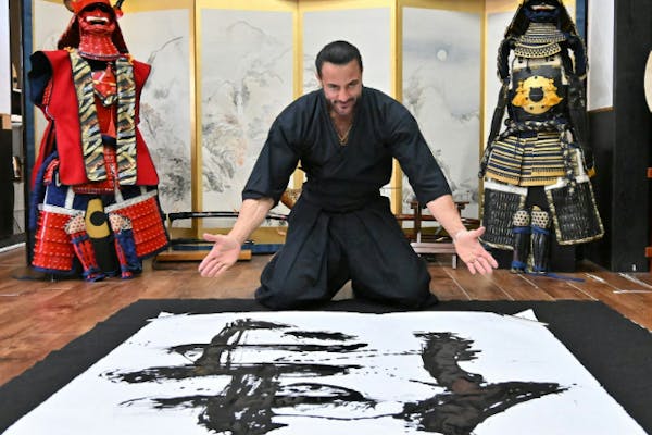 Osaka castle】Learning Bushido & Zen at Samurai Calligraphy