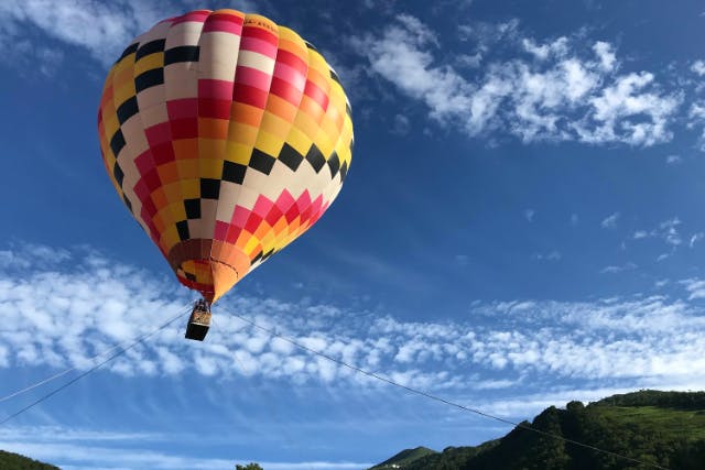 【北海道・ニセコ・熱気球】大空で大自然を感じる格別な非日常体験！熱気球係留フライト体験