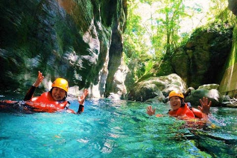 【高知・キャニオニング】仁淀ブルーを大冒険！中津渓谷キャニオニングツアー！