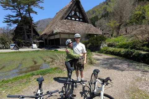 【岐阜・白川郷・E‐バイク】サイクルツアー白川郷（180分）E‐バイクで巡る自然豊かな世界遺産！