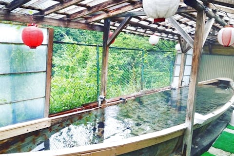 【栃木・鬼怒川・日帰り温泉】関東一の天然温泉かけ流し体験！屋形舟露天風呂で非日常を！仁王尊プラザ＜タオル付き＞