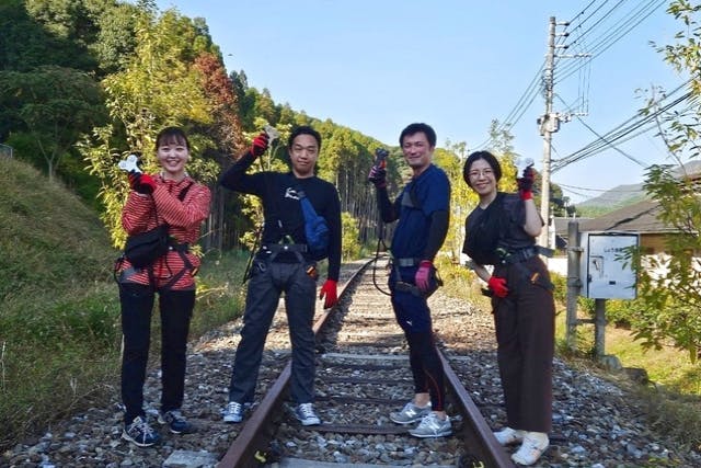 【福岡・添田・キャンプ】日本初・線路でカンパイ！＜フォレスト鉄道キャンプ場＞線路でお酒を飲んだり、食事を楽しんだりすることができます