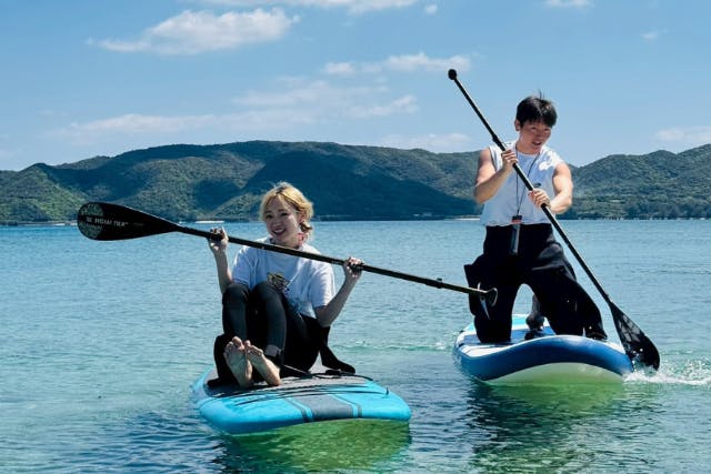 【奄美大島・SUP＋選べるディナー】【冬でも快適】SUPクルーズ＆海辺のあったかBBQ or 島黒豚しゃぶしゃぶプラン!! 〈ウェット＆温水シャワー完備／写真付き〉カップル・ファミリーにおすすめ