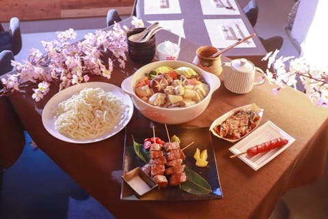 【大阪・りんくうタウン・相撲ショー・〈竹〉ちゃんこ鍋セットプラン】ド迫力相撲体験＆日本文化を味わうレストラン！元大相撲力士「小錦」プロデュース！