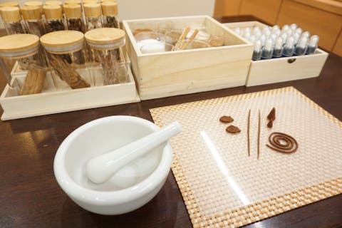 【東京・銀座・お香手作り体験】数種類の調合から選べる♪初心者OK！練って自由に成形できる！東銀座駅徒歩1分の駅チカ店舗（材料費込）