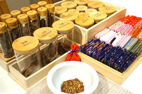 【東京・台東区・匂い袋制作体験】自分だけの香りを作ろう♪初心者歓迎・二つの匂い袋を手作り！芸術の街で1時間でできるお香体験（材料費込）