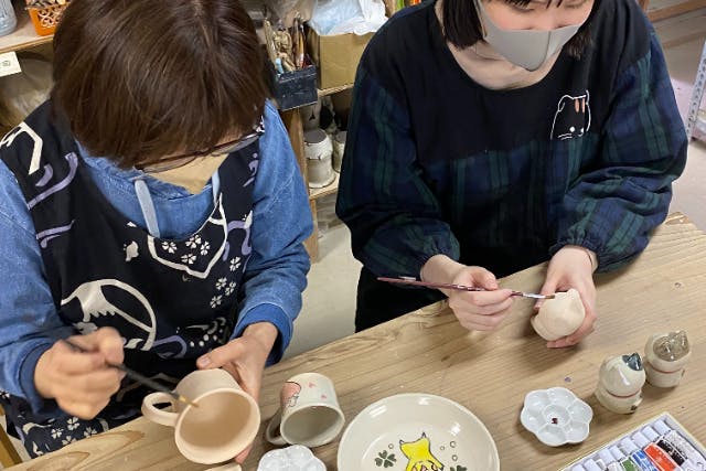 【新潟市・陶芸・絵付け】絵付け陶芸体験、初心者でも大丈夫！世界に一つだけの皿、カップ、招き猫が作れます。