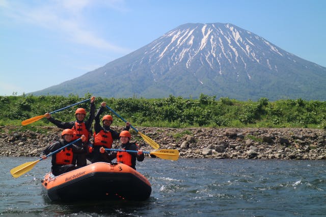 【北海道・ニセコ】1組1ボートで相乗り無し！写真データプレゼント　楽しくみんなでラフティング！初心者、お子様も大歓迎！