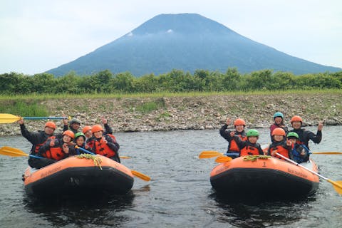 【北海道・ニセコ】1組1ボートで相乗り無し！写真データプレゼント　楽しくみんなでラフティング！初心者、お子様も大歓迎！