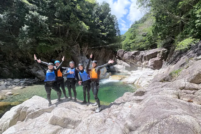 【滋賀県・東近江市】神崎川クリスタルキャニオニング！自然で遊ぼう！主役になれる時間がたっぷり！最大人数が10人までの少人数制体験ツアー！