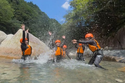 【滋賀県・東近江市】神崎川クリスタルキャニオニング！自然で遊ぼう！主役になれる時間がたっぷり！最大人数が10人までの少人数制体験ツアー！