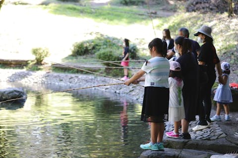 【宮崎・高原・釣り体験】＜神の刺した呪物が残る山で釣り？！＞奥霧島皇子原公園キャンプ場でニジマス釣り体験