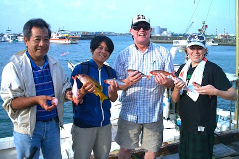 【沖縄・那覇・釣り体験】＜那覇発＞初心者の方＆お子様でも楽しめる！半日船釣り！トロピカルフィッシングツアー