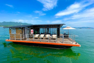 広島・宮島・クルーズ】土日祝限定☆筏型ラウンジ船で行く！世界遺産の