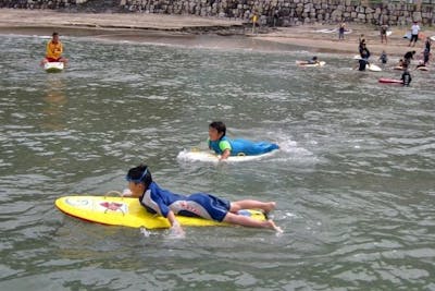 ボディサーフィン　セット 宮崎・日南・海辺の安全教室＆サーフィン】ビーチワルンハダシ集合