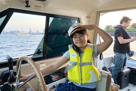 【東京・お台場・クルーズ】レインボーブリッジ・東京タワー等を小型クルーザーで巡る！船長帽子で記念撮影も。