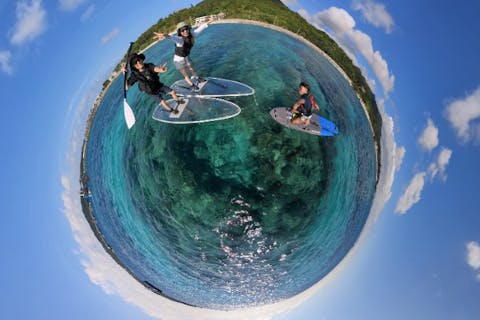 インスタ360で記録するのは、自分史上いちばんエモい瞬間。 透明なサップに乗って、透明な海を旅しよう。【沖縄・恩納村・本部】