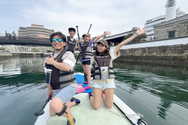 【長崎・長崎市・SUP】6名まで乗艇OK！BigSUPに皆で乗って観光ガイドを聞きながら名所を巡る、街中SUPツアー！2時間コース！3名以上での申し込み推奨