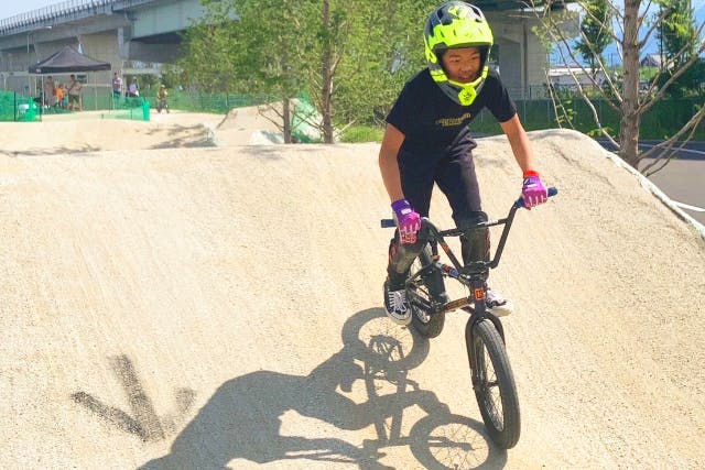 【山梨・南アルプス市・バイク】マウンテンバイク＆BMX体験！専門スタッフによる安全講習付き・お子様も大歓迎！土のコースで大冒険！