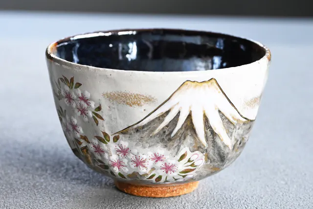 江戸茶寮青山店。茶器の絵付とお茶と和菓子の新体験！カラフルな江戸