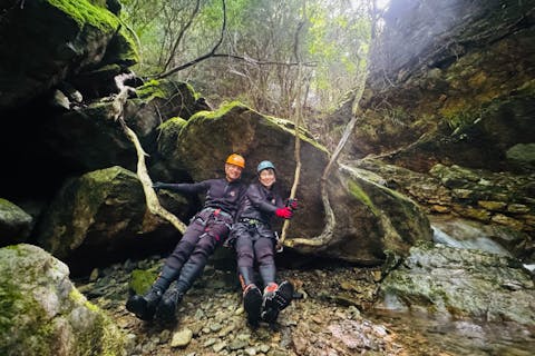 【愛知・新城・シャワークライミング】誰でも手軽に体験できる本格的シャワークライミング！ただ川遊びをするだけじゃありません！しっかり川を登っていきます