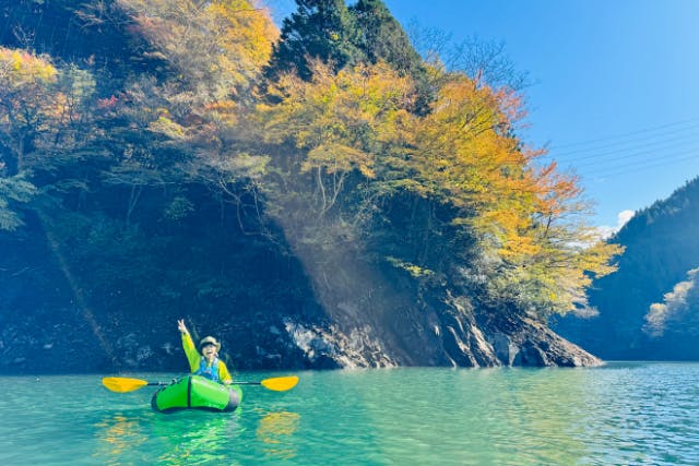 【愛知・豊根村・のんびりパックラフト】 流れのない湖で春は桜、夏は新緑、秋は紅葉をのんびり眺めよう！パックラフトが初めての方におすすめ！