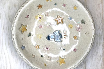 埼玉・熊谷・陶芸手びねり体験】毎日使えるステキなお皿。絵付け