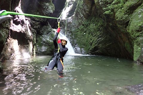 【東京・奥多摩・キャニオニング】おすすめキャニオニングもののけコース小学3年生から参加可能の半日キャニオニング！＜写真・動画付き＞