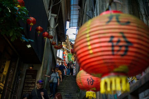 【台湾・九份・ガイドツアー】平渓線ローカル列車に乗って十分天燈上げと九份散策を満喫する1日観光ツアーの画像を表示しています