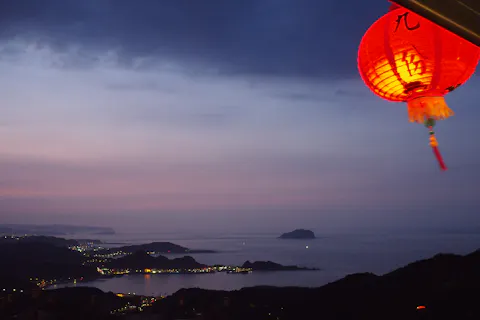 【台湾・台北・ガイドツアー】富錦樹ランチ付き＆夕暮れ時の移り変わる情景を楽しむサンセット九份ツアー（平日限定）の画像を表示しています