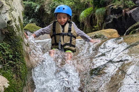 【鳥取×川遊び×キャンプ】全国でも希少な赤波川おう穴、リバートレッキング体験！