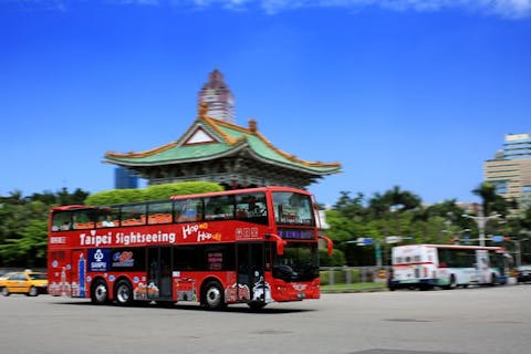 【台湾・台北・展望台＆バス乗車券】＜台北101＞89階展望台QRコードチケット＆オープントップバス1日券の画像を表示しています